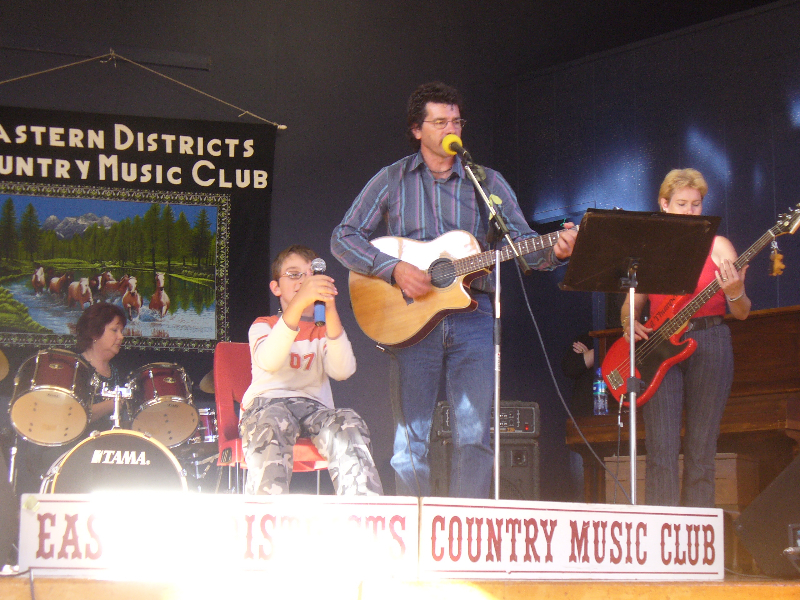 eastern-districts-country-music-club-day-kim-alex-005